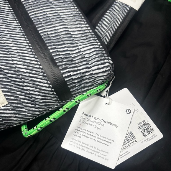 NWT Lululemon Black and White Striped Crossbody Bag - Picture 4 of 6